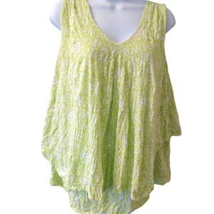 Lulu B lightweight layered crinkle tank top lime green size M